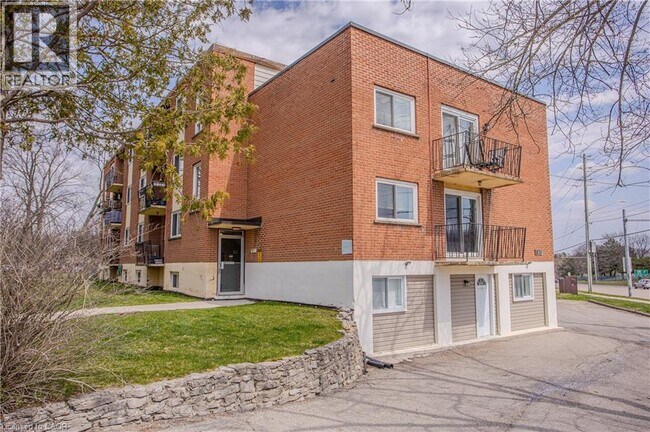 Photo - 371 Dale Crescent Unit 6