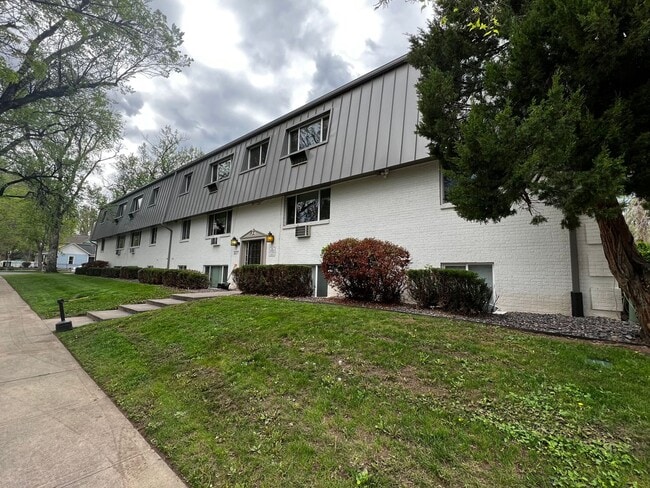Building Photo - Mathews327 (KC-RB) Unit A2