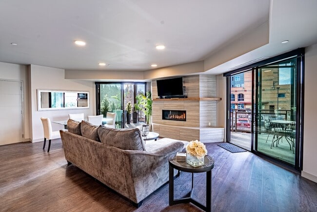 Photo - 727 E Front Ave