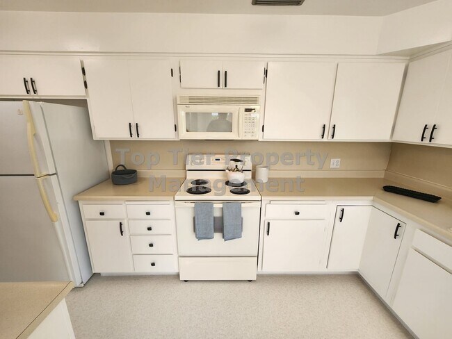 Photo - Charming 3 Bed, 2 Bath, 1,888 sqft House in Downtown Concord - Available 3/14 for lease!