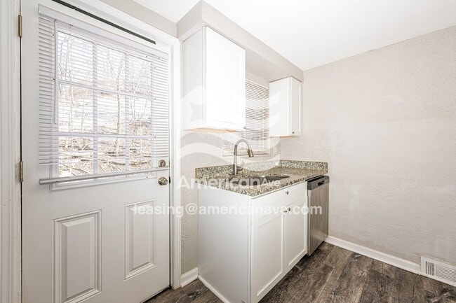 Photo - 401 Johnston Rd