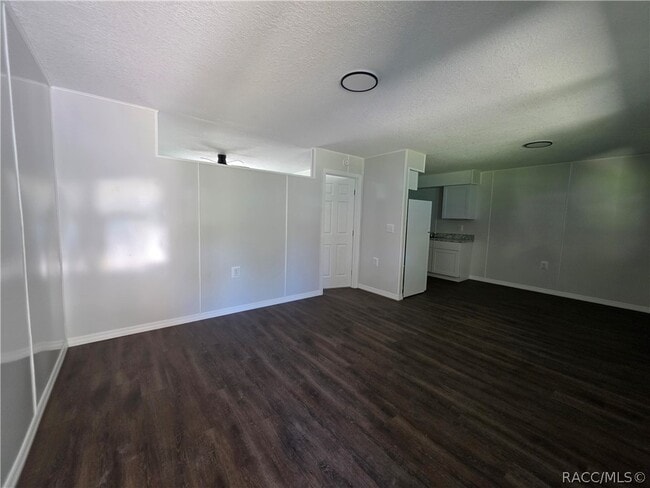 Photo - 645 NE 10th St