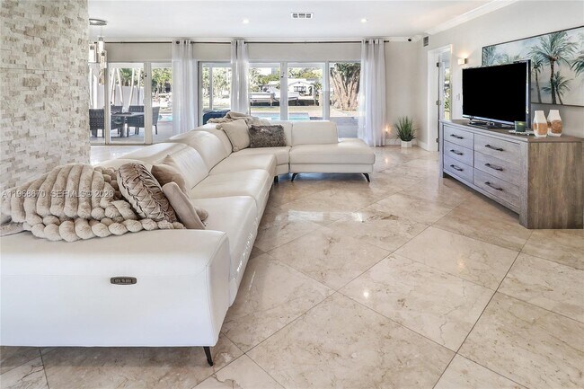 Photo - 2031 NE 14th Ct