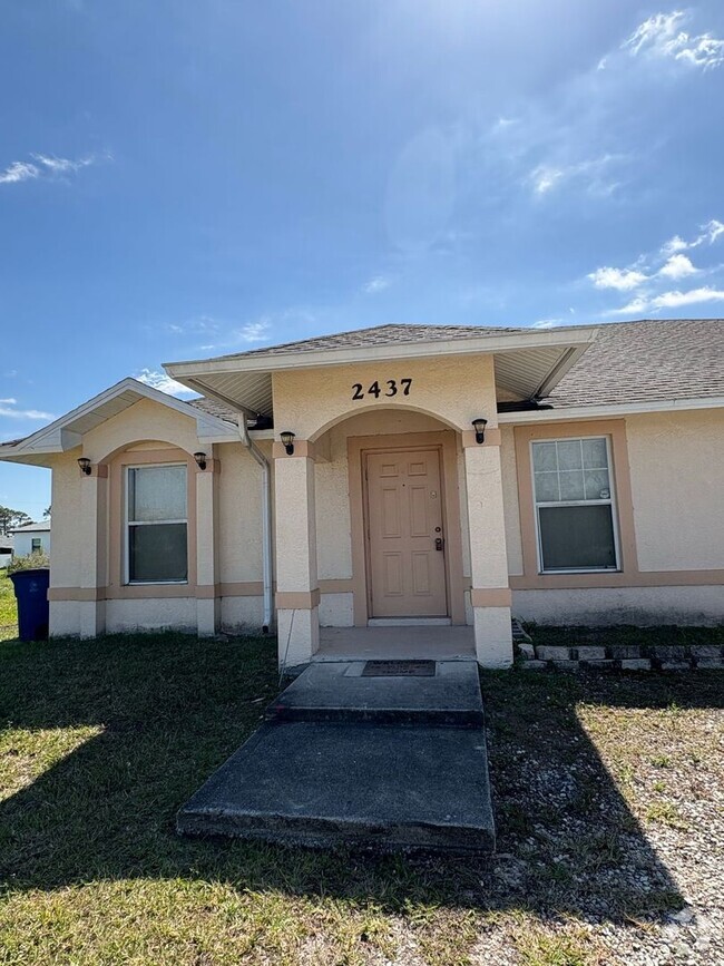 Building Photo - Large 2 bedroom 2 Bath Duplex for only $15... Rental