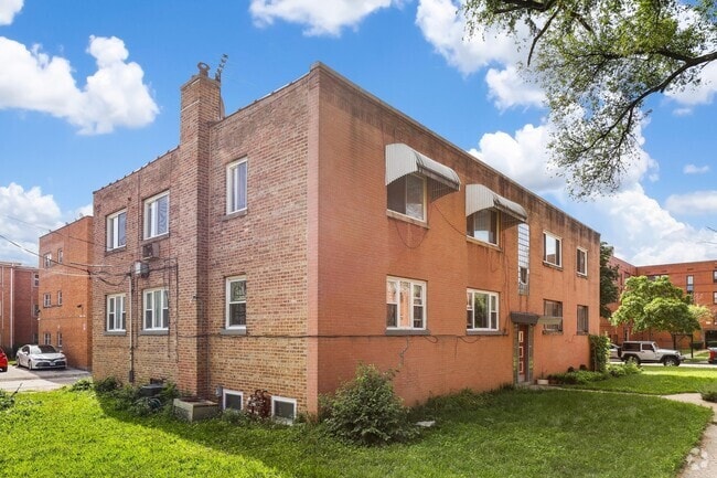 Building Photo - 2428 W Berwyn Ave Unit 1S Rental