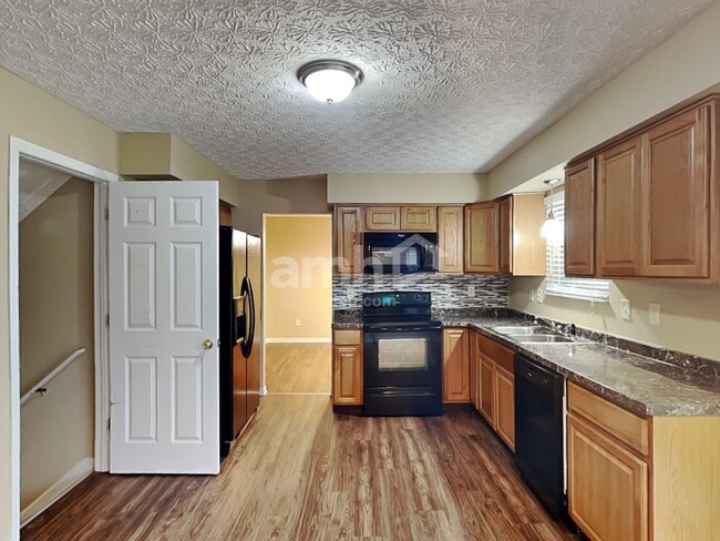 Photo - 4460 Landmark Rd