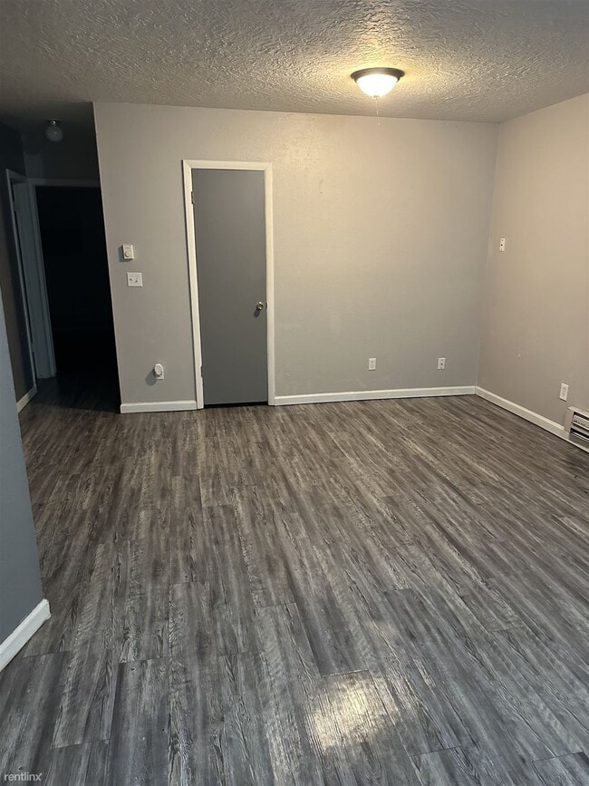 Photo - 2 br, 1 bath 4plex - 5033 Hawthorne Road 4