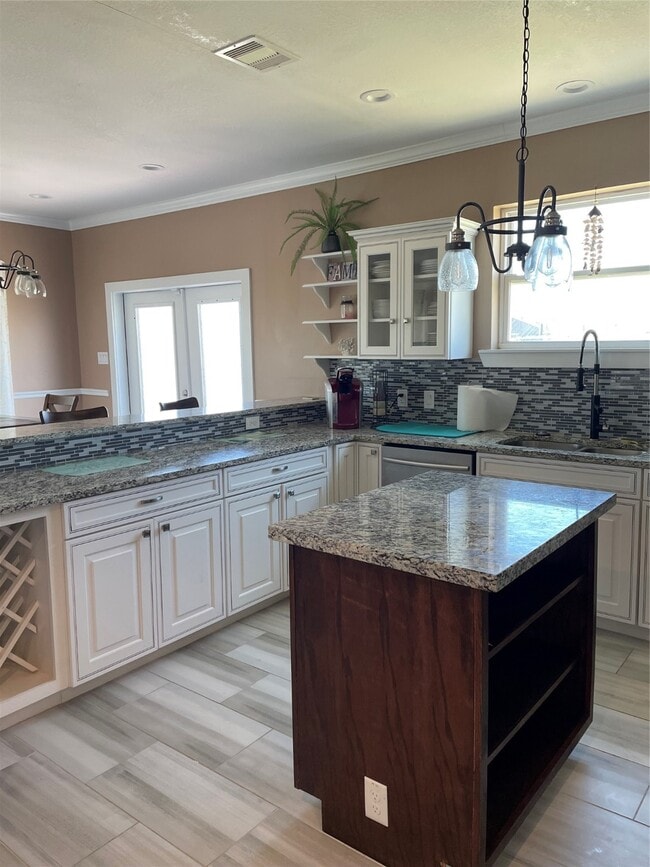 Photo - 22903 Miramar Dr