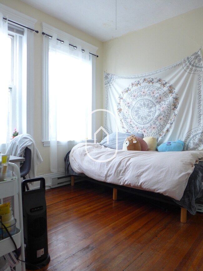 Photo - 386 Riverway