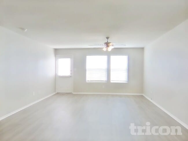 Photo - 421 Moonvine Way