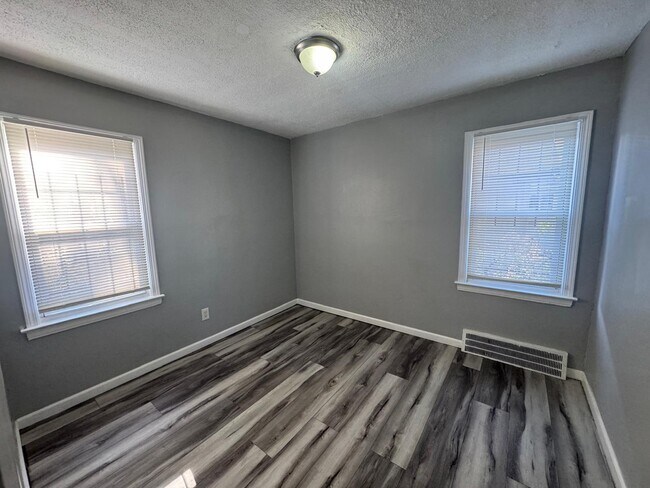 Photo - 19821 Lyndon St