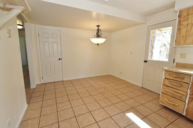 Photo - 816 S Wardwell Ave