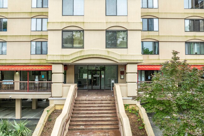 Photo - 1600 Park Cir