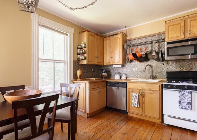 Photo - 327 Lafayette St Unit #2