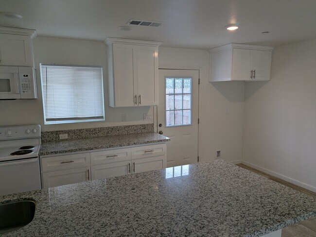 Photo - 324 Sycamore Dr