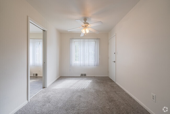 2BR,1BA, Dining Area - Stratford Villa - Oak Park, MI