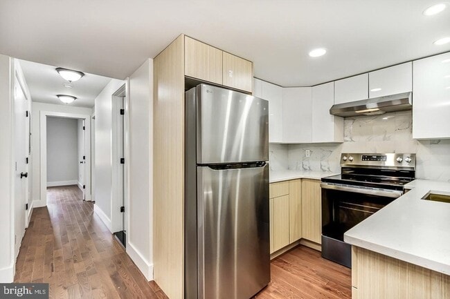 Photo - 182 E Huntingdon St
