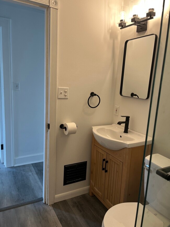 Photo - 337 Saint Lawrence Ave