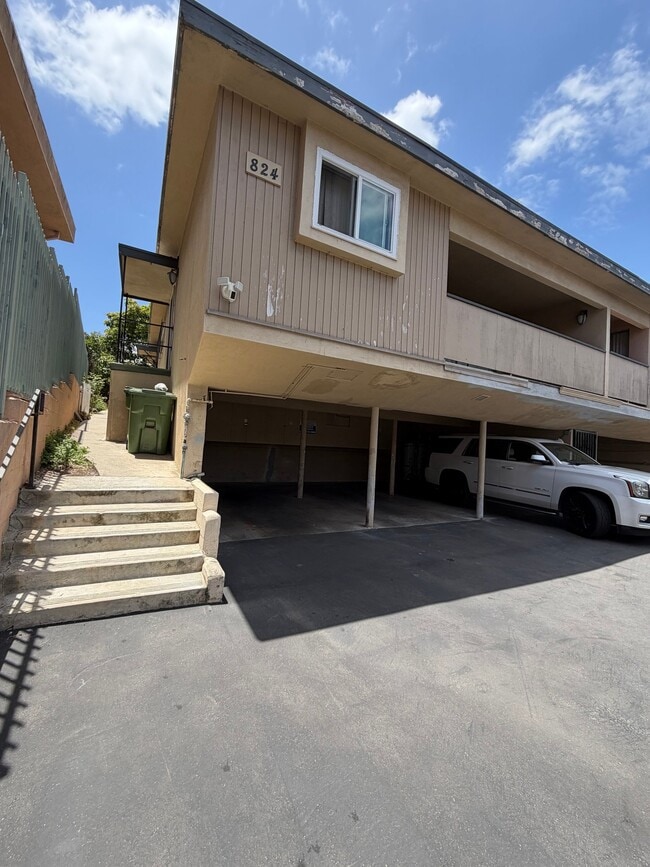Building Photo - 824 Glenway Dr