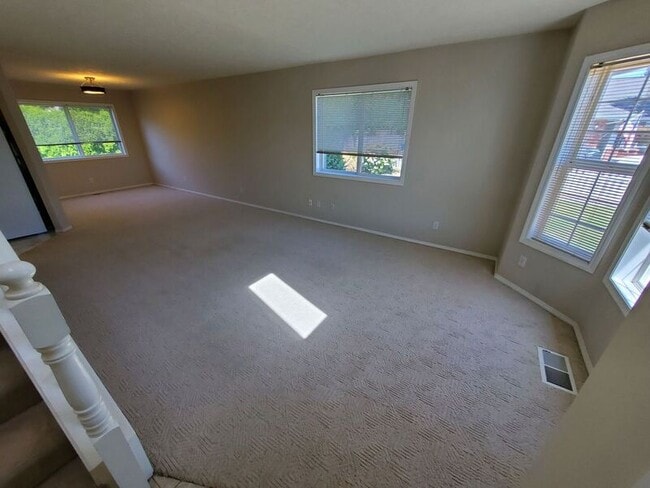 Photo - 1049 Yorkshire Ct SE