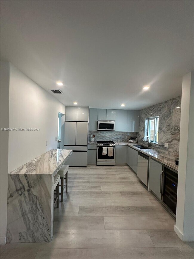 Photo - 935 Lincoln St