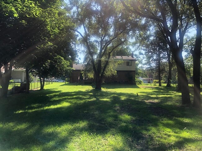 Photo - 10255 Wayne Rd