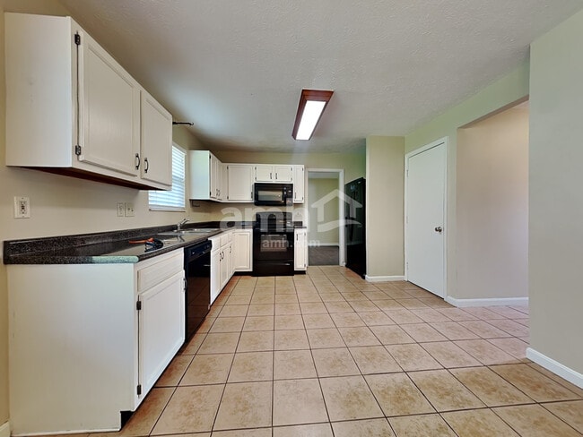 Photo - 3300 Whispering Woods Dr