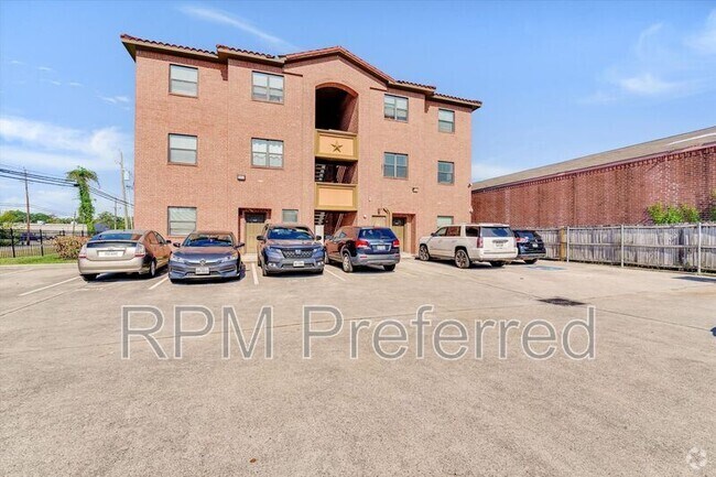 Building Photo - 10102 Neuens Rd Unit B302 Rental