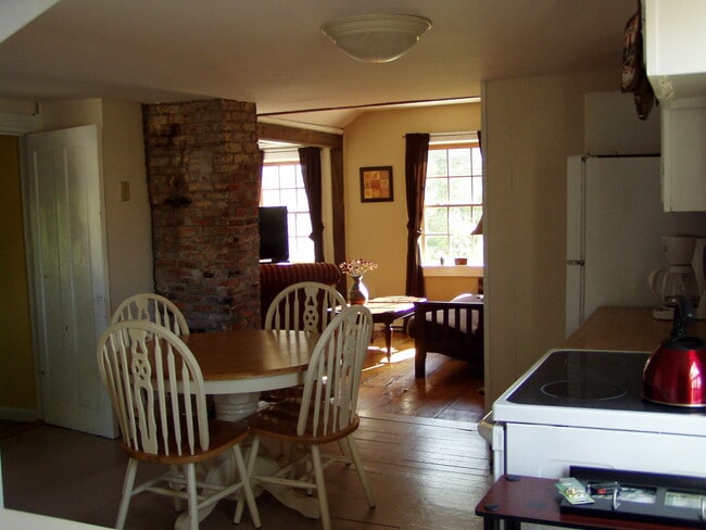 Dining Area - 30 Golden Hill St Unit loft