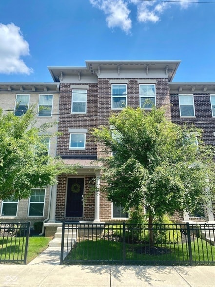 Building Photo - 1559 Bellefontaine St Rental