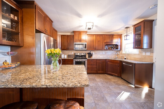 Building Photo - 2626 N Vincent Ave Rental