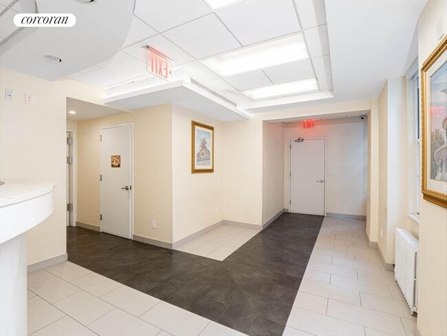 Photo - 137 E 67th St