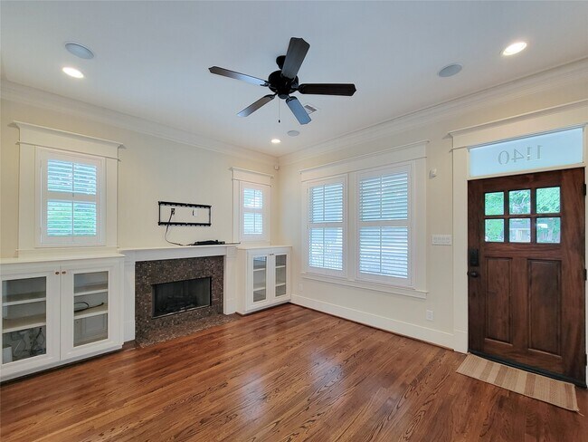 Photo - 1140 W Cottage St