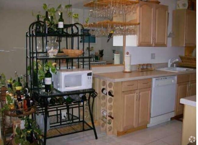 Building Photo - 642 NW 13th St Unit 1 Rental