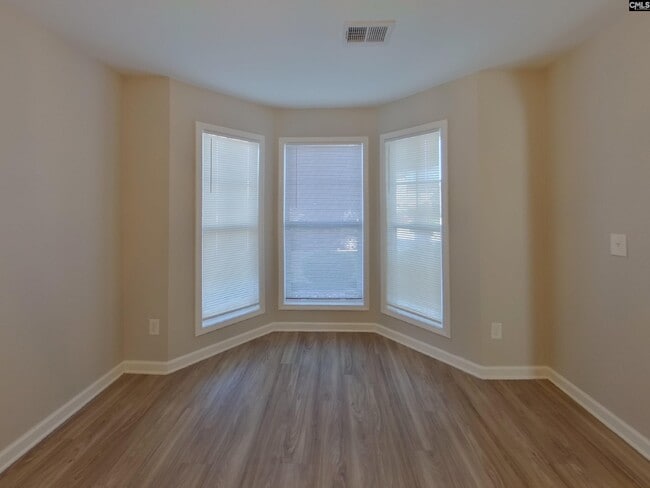 Photo - 919 Dovefield Ln