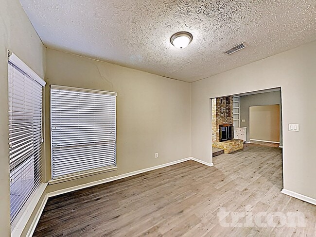 Photo - 535 Shady Brook Dr