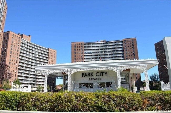 Photo - 61-15 98th St Unit 12L