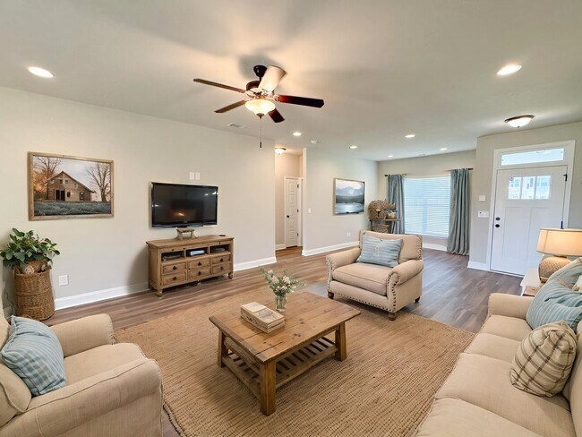 Photo - 101 Rutledge Ln