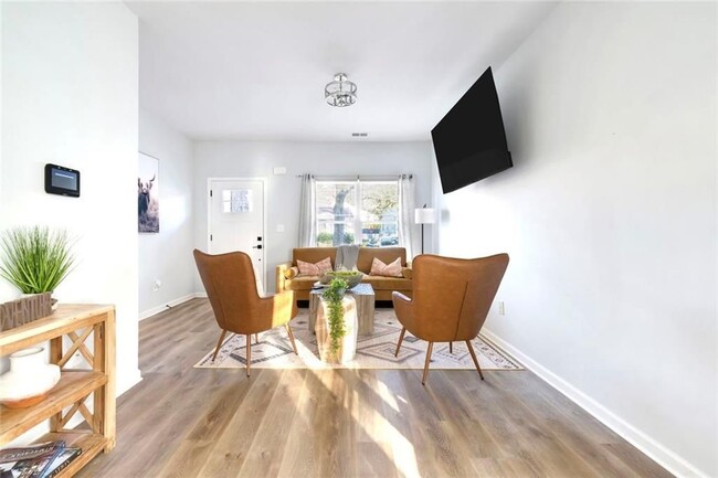 Photo - 56 Holly Rd NW