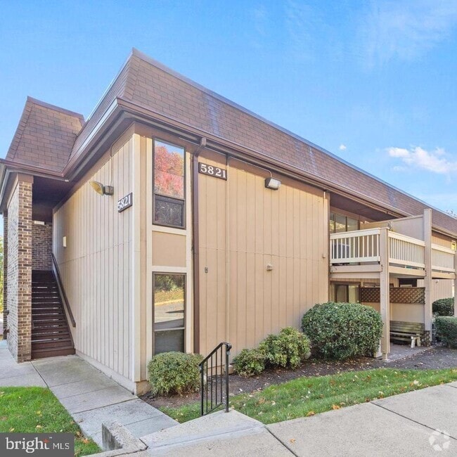Building Photo - 5821 Royal Ridge Dr Unit F Rental