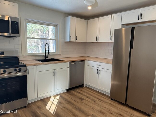 Photo - 98 Willow St