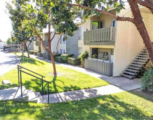 Photo - 830 W Lincoln Ave