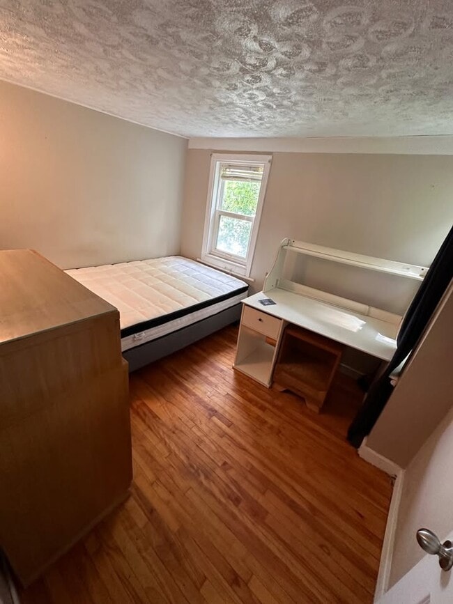 Building Photo - 29 Rue Duhamel Unit 1