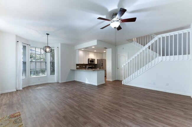 Photo - 340 Jacaranda Dr