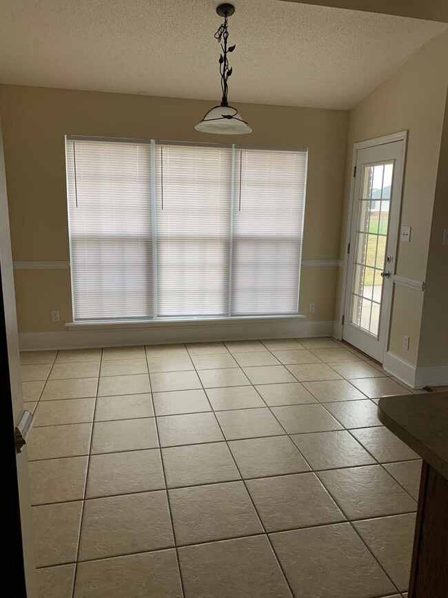 Photo - 215 Ambleside Dr