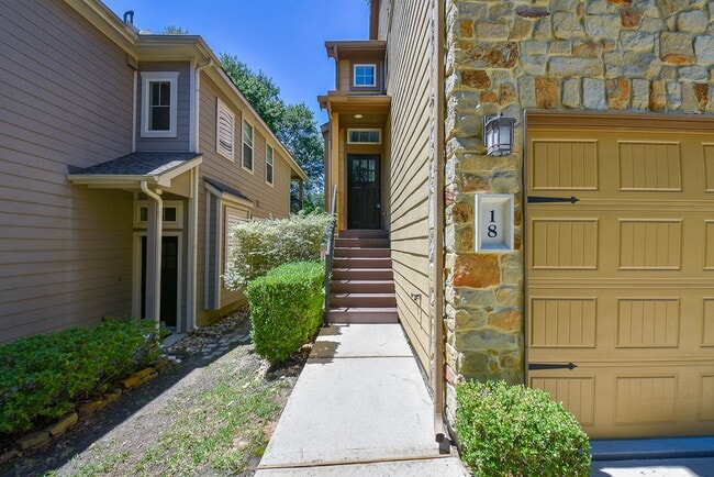 Photo - 18 Cheswood Manor Drive