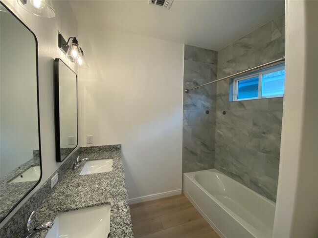 Photo - 7945 Sparta St