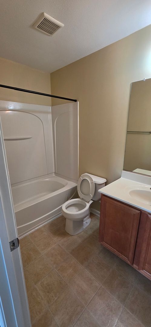 Photo - ****** $200 OFF FIRST FULL MONTH OF RENT!! ******