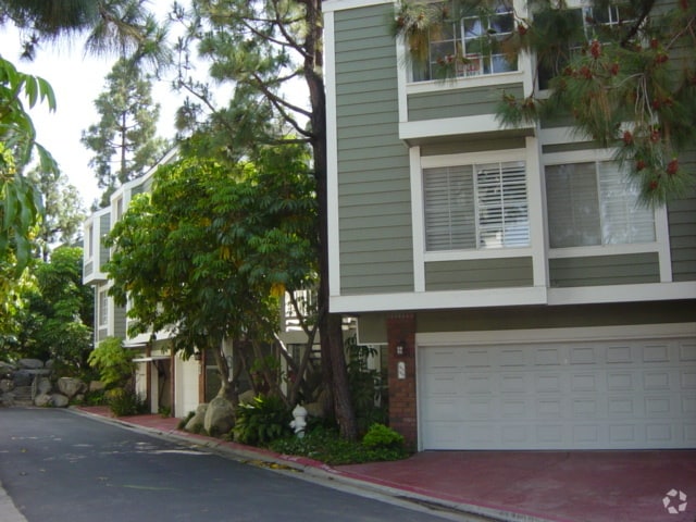 Building Photo - 3031 Langs Bay Unit 3031 Langs Bay Rental