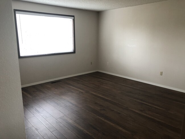 Building Photo - 4174 Marian Ct Unit #4